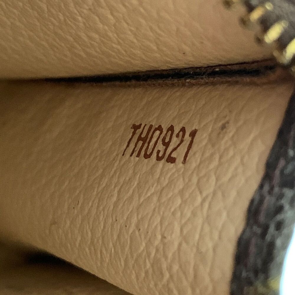 Louis Vuitton monogram toiletry pouch 15 TH0921 authentic with COA - Picture 5 of 7